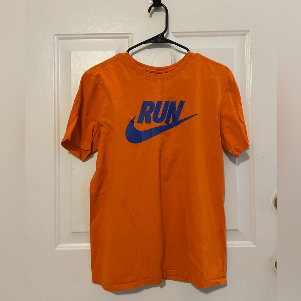 Nike Run Tee Men’s Medium Athletic Cut Orange Blue Logo Cotton T-shirt